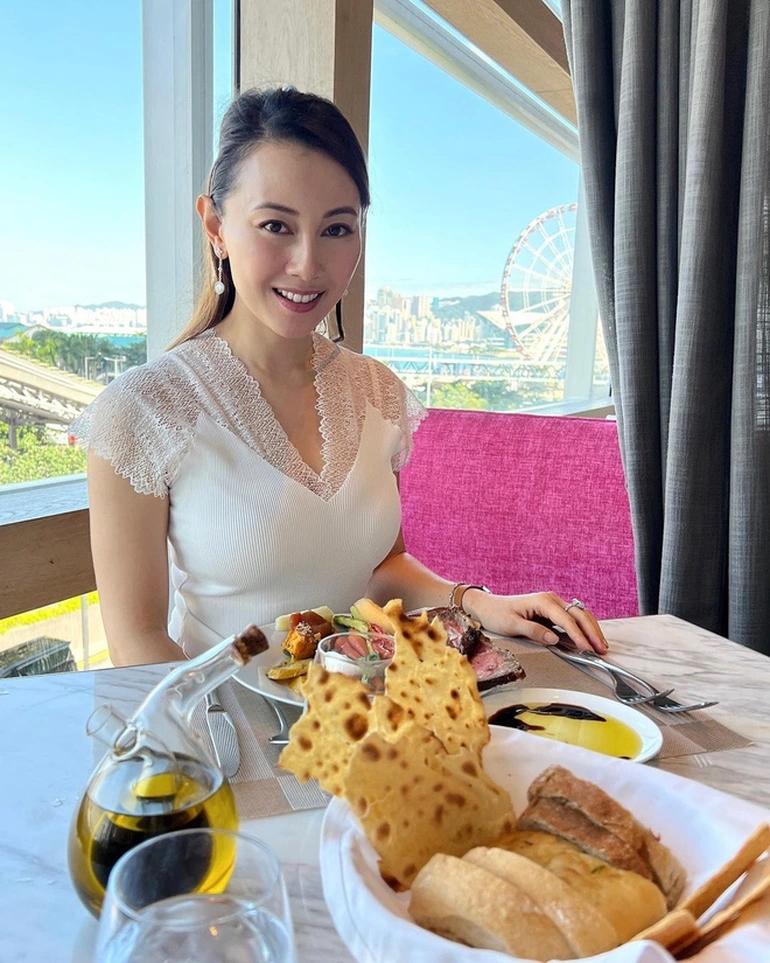 Một hoa hậu dính nghi vấn nương tựa hai cha con tỷ phú-5