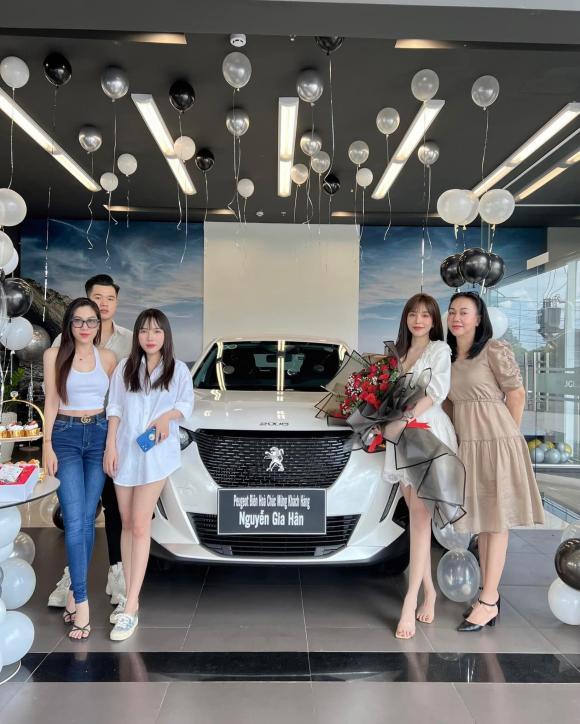 Bồ Hoàng Đức chính thức nhận xế hộp, Tiến Linh trêu chọc-2