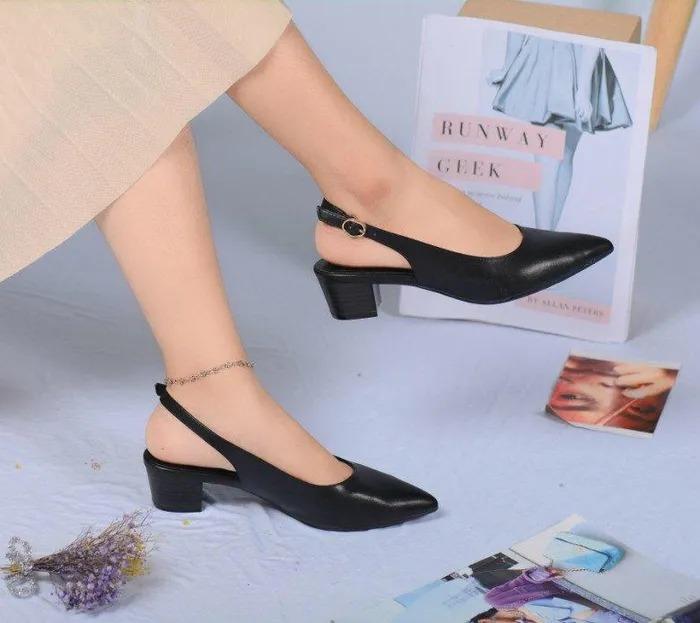 HHen Niê chia sẻ hình ảnh trên giày cao gót, ai nhìn cũng xanh mặt-8