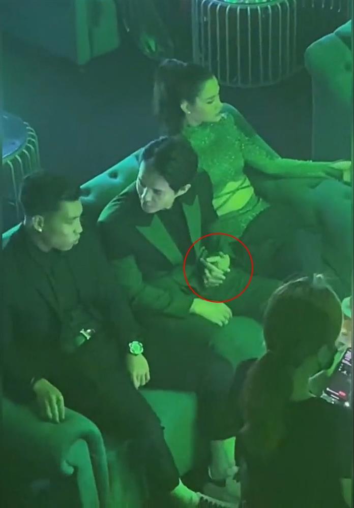 Đông Nhi quẩy trên sân khấu, Ông Cao Thắng có hành động ngọt xĩu thế này đây-4