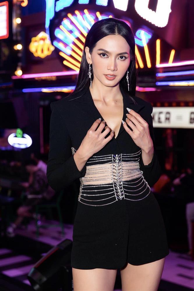 Anh Thư mặc lại váy Đông Nhi, bị con trai 1m84 chiếm spotlight-1