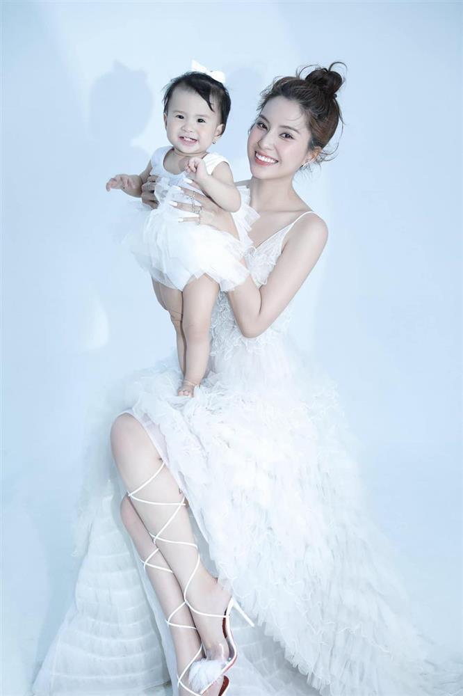 Thiên An xả ảnh gái cưng tròn 1 tuổi, visual giống bố Jack y đúc-8