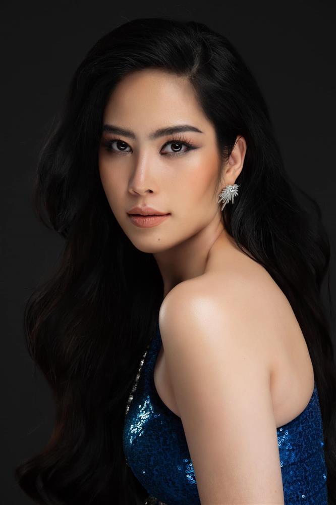 Nam Em's unacceptable sitting posture at Miss World Vietnam 2022-5