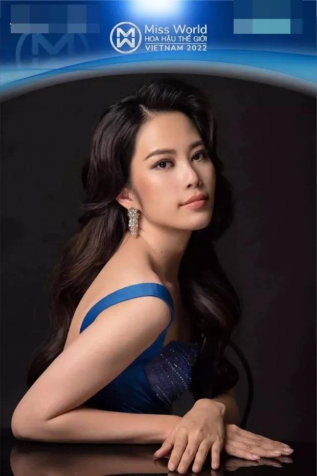 Nam Em's unacceptable sitting posture at Miss World Vietnam 2022-6