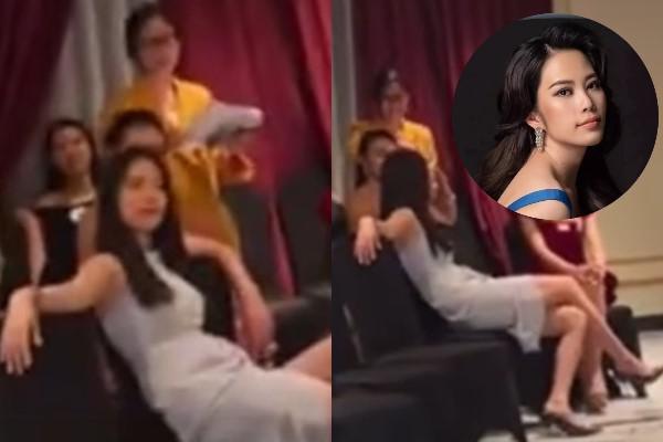 Những bức ảnh mỹ nhân Việt ngồi banh càng nơi công cộng-11