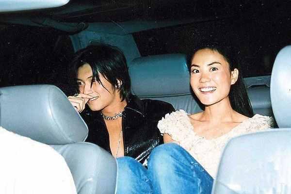 Lộ ảnh sánh đôi cực hiếm của Tạ Đình Phong - Vương Phi-3