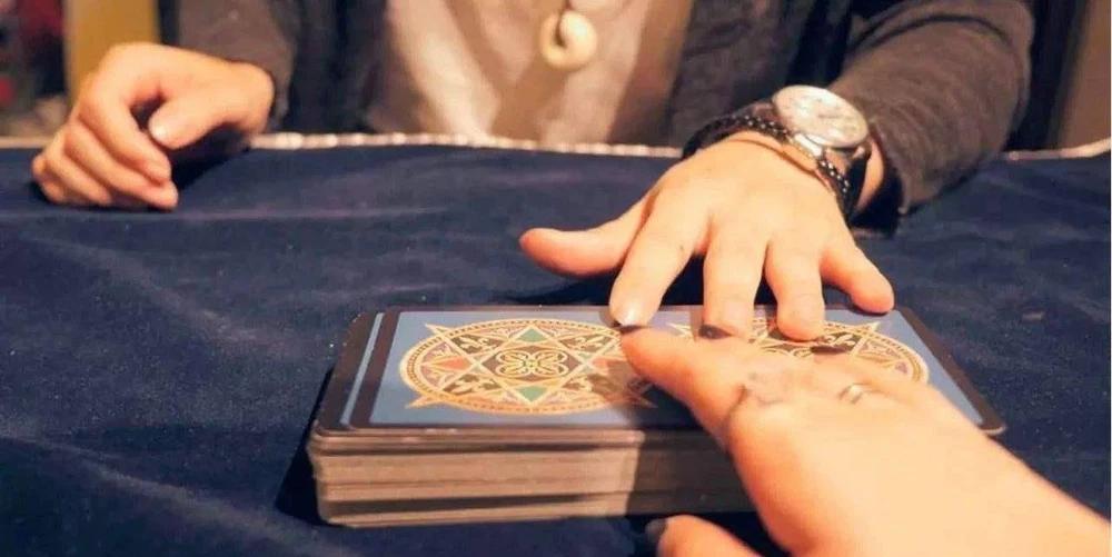 Nhờ thầy bói làm bùa yêu 400 lần, cô gái bị lừa hơn 5,2 tỷ đồng-2