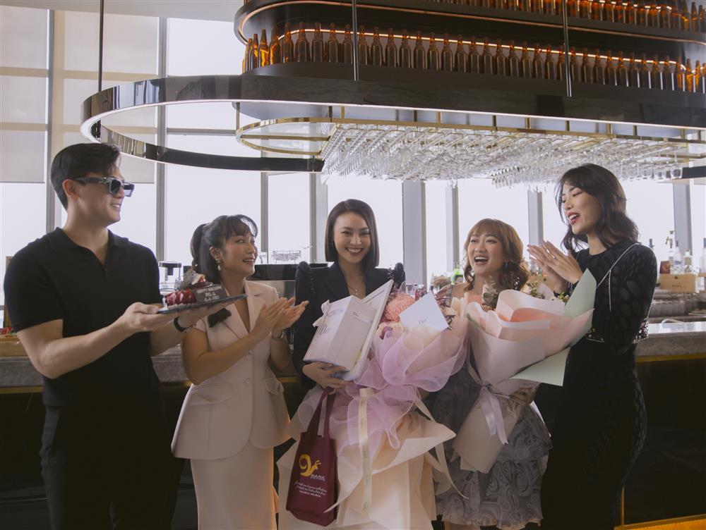 Lan Ngọc khóc ròng khi được đánh úp sinh nhật ngay tại phim trường-10