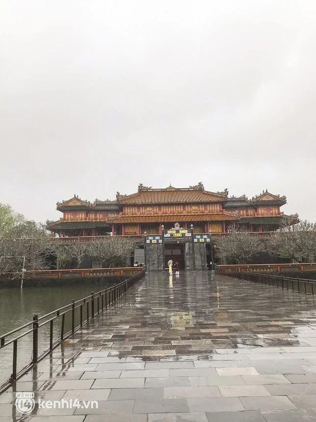 Du khách khóc thét vì chuyến đi bão tố Huế - Đà Nẵng mấy ngày qua!-4