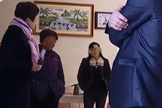 Bị chồng phát hiện mua đồ chơi tình dục, người vợ quyết ly hôn