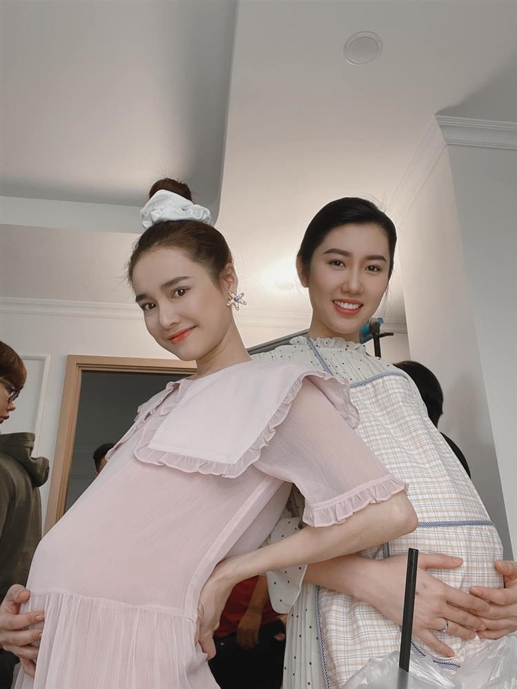 Nhã Phương - Thúy Ngân lộ ảnh bầu vượt mặt, chuyện gì đây?-2