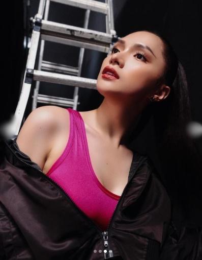 Hương Giang hằn vùng cấm địa phản cảm trước ống kính-3