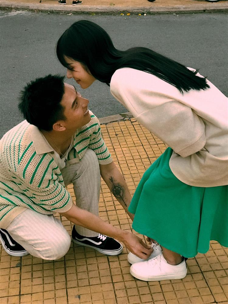 LyLy released a series of love photos with Anh Tu, what is it if you don't fall in love?-6