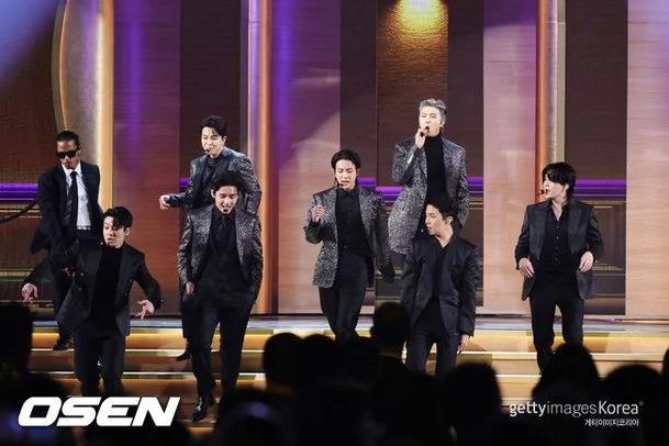 Netizen Hàn cho rằng Grammy lợi dụng BTS-2