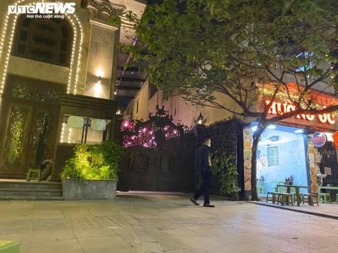 The police are searching the headquarters of Tan Hoang Minh-10 group