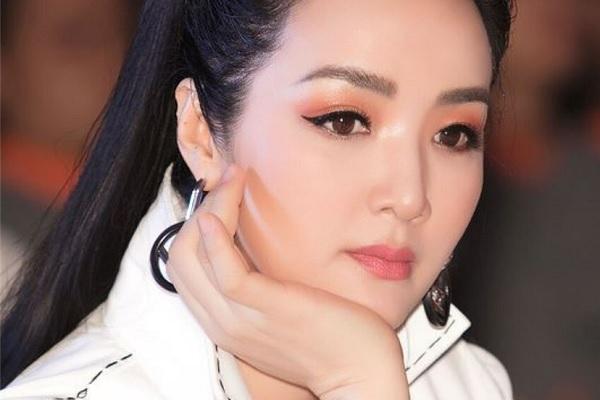 Mẹ ruột Hoa hậu Giáng My: Hoa khôi Nhạc viện Hà Nội một thời, U80 gu thời trang sang chảnh-9