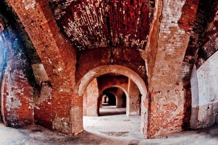 Lịch sử bí ẩn thu hút du khách của pháo đài cổ nổi giữa biển ở Nga-6