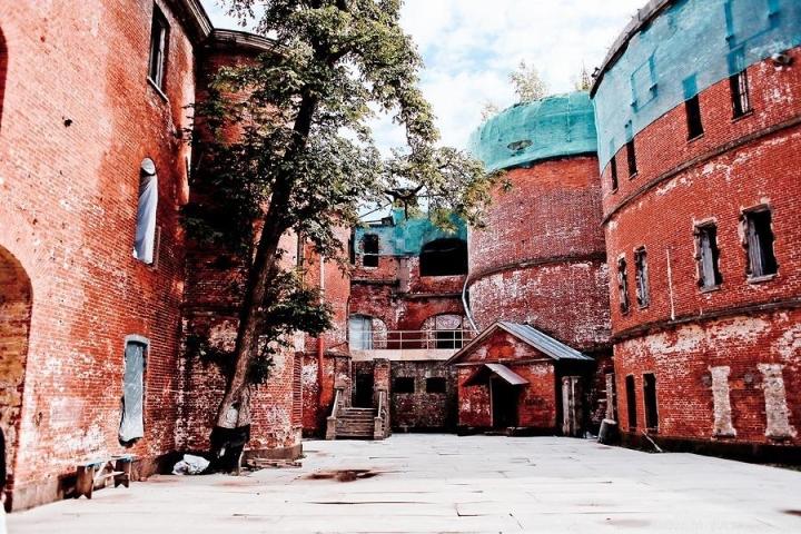 Lịch sử bí ẩn thu hút du khách của pháo đài cổ nổi giữa biển ở Nga-8