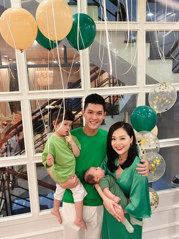 Quang Vinh's sister shows off her husband holding a party, revealing his luxurious home-10