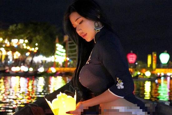 Cơ quan chức năng tìm nữ du khách khoe thân phản cảm ở Hội An