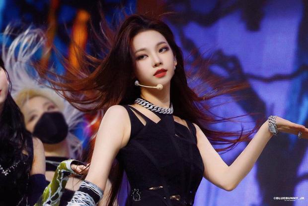 Loạt ảnh thời bé đã chứng minh Karina (aespa) là mỹ nhân từ trong trứng nước!-4