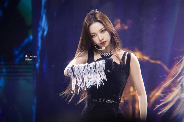 Loạt ảnh thời bé đã chứng minh Karina (aespa) là mỹ nhân từ trong trứng nước!-7