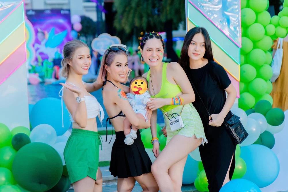 Em gái Đoàn Di Băng ở biệt thự 16 tỷ, đi xe sang, nhiều bất động sản khủng-5