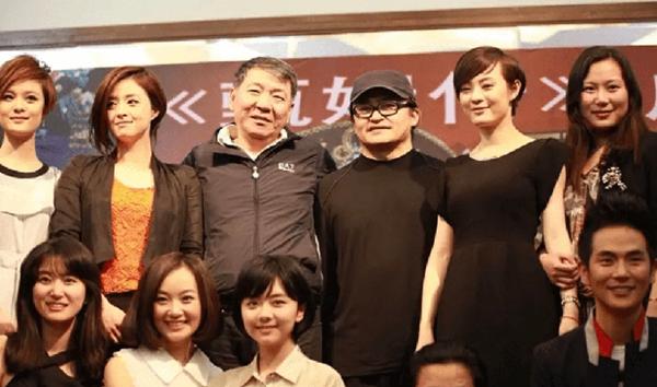 Hot lại ảnh Đàm Tùng Vận thời nhí mén, xinh như búp bê nhờ chi tiết này-1