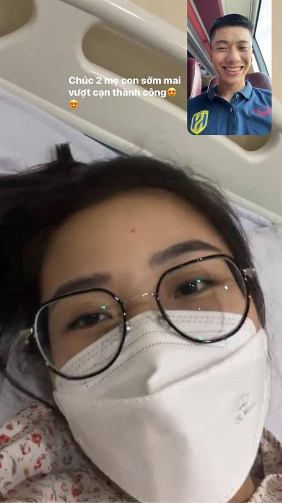 Bà xã hot girl sinh con không có Phan Văn Đức kề cạnh-2