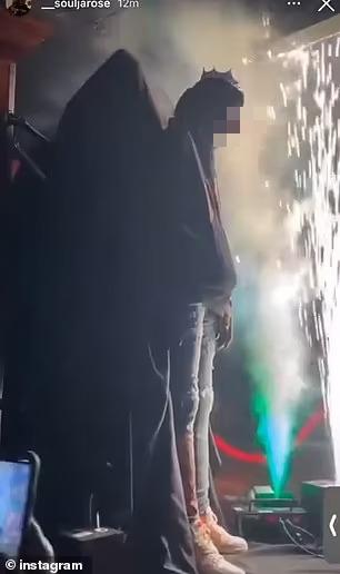 Tang lễ của nam nghệ sĩ tại quán bar: Thi thể được đưa lên sân khấu xập xình tiếng nhạc?-4