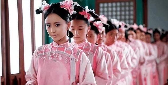 Hoàng đế thị tẩm: Ngoài thái giám còn cần 8 cung nữ, 16 tỳ nữ phục vụ-1