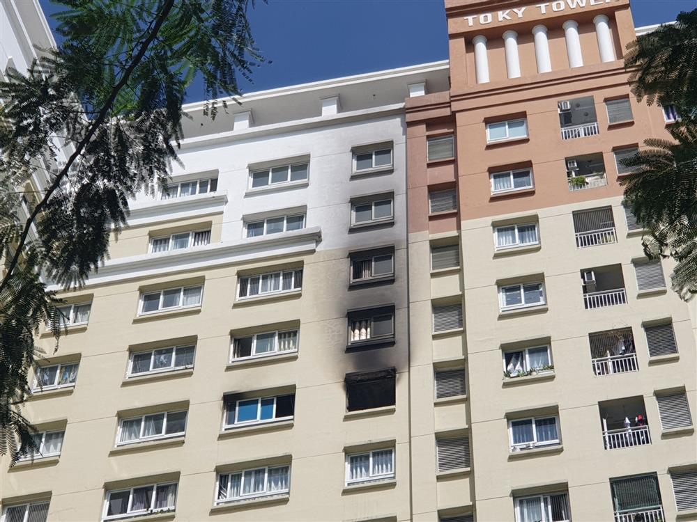 Chung cư TP HCM cháy nổ dữ dội, nghi cãi nhau xong tự đốt luôn-1