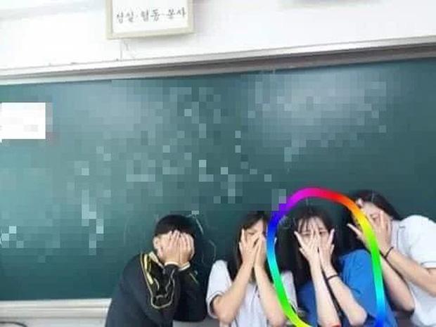 Mỹ nhân em gái BTS dính phốt chụp ảnh tục tĩu hồi 17 tuổi, tám chuyện 18+?-1