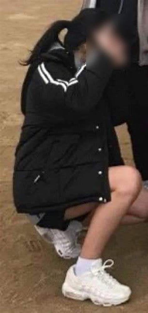 Mỹ nhân em gái BTS dính phốt chụp ảnh tục tĩu hồi 17 tuổi, tám chuyện 18+?-4