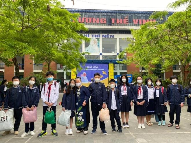 Đúng 7 tháng sau bức hình lịch sử, cô hiệu phó viết tâm thư xúc động-4