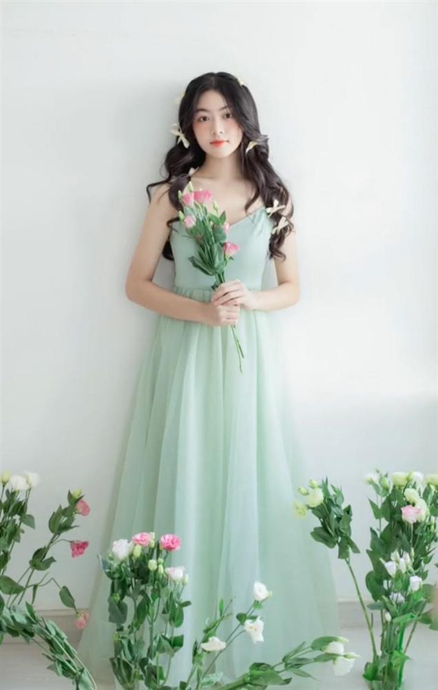 Con gái cả MC Quyền Linh lộ nhan sắc thật qua clip quay lén-9