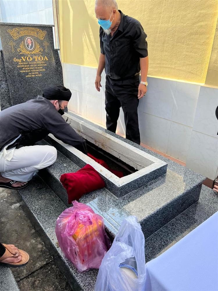 Hoài Linh xuất hiện sau thời gian ở ẩn, gặp đủ anh em trong nhà-5