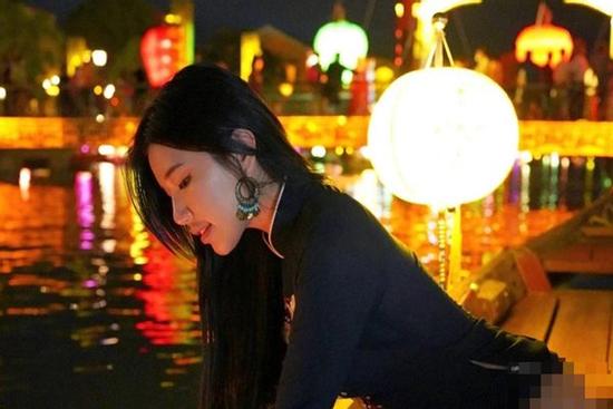 Nữ du khách khoe thân phản cảm ở Hội An xin lỗi và xóa ảnh