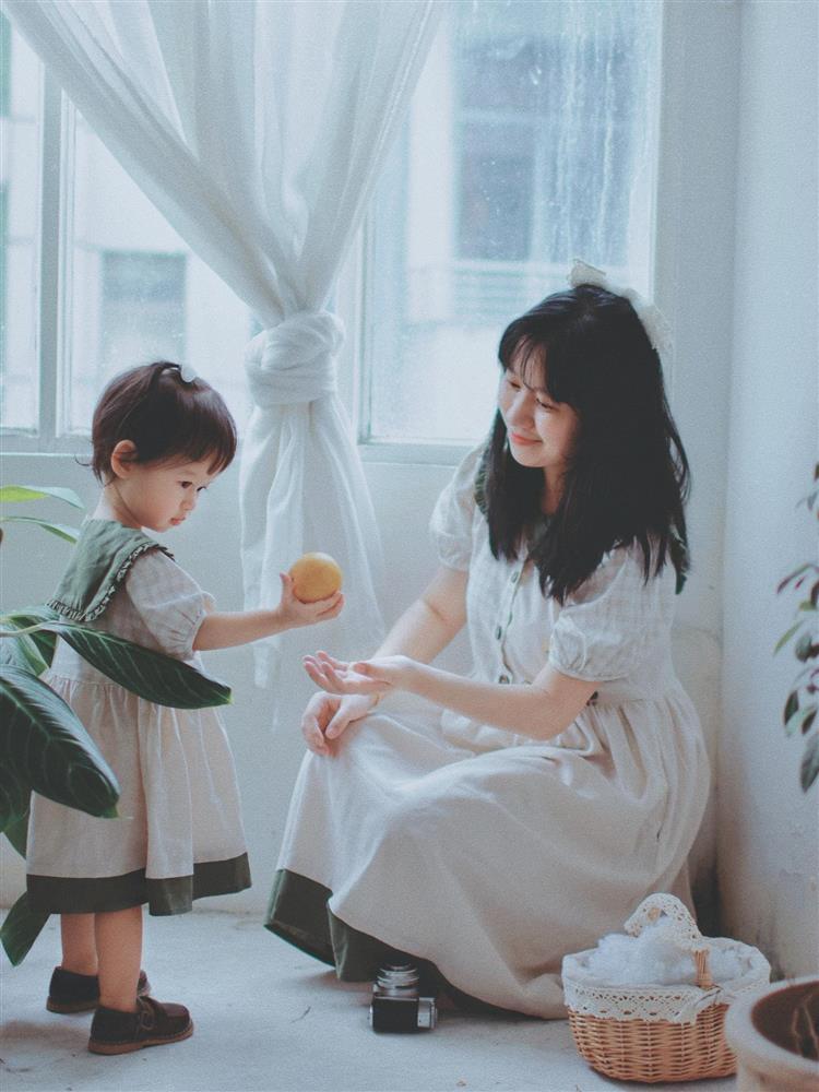 Bộ ảnh Huế Và Em của bé gái 1 tuổi rưỡi khiến ai cũng muốn bay-1