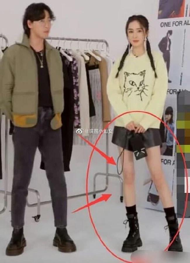 Dương Mịch lộ body mỏng dính, đôi chân bạc tỷ không còn-4