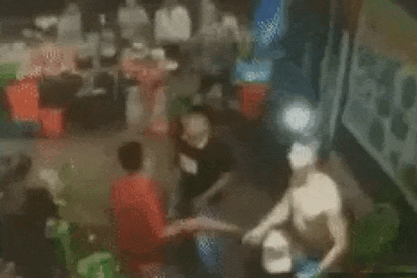 2 nhóm hỗn chiến, thực khách bị đánh đa chấn thương-2