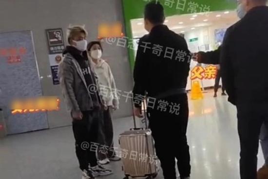 Bỏ nhà theo trai bị bố bắt, con gái gào lên: 'Ông đi chết luôn đi!'