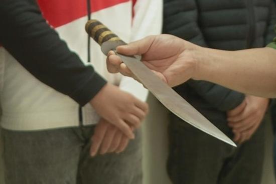 Vào ký túc xá chơi, nam sinh lớp 12 bị học sinh lớp 9 chém tử vong