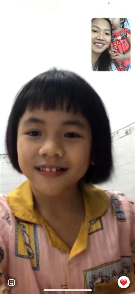 Ngoại hình em bé Mường Lát liệt 2 chân sau 5 năm được nhận nuôi-1