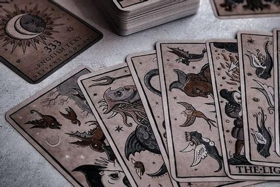 Bói bài Tarot thứ 6 ngày 8/4/2022: Có người để ý đến bạn