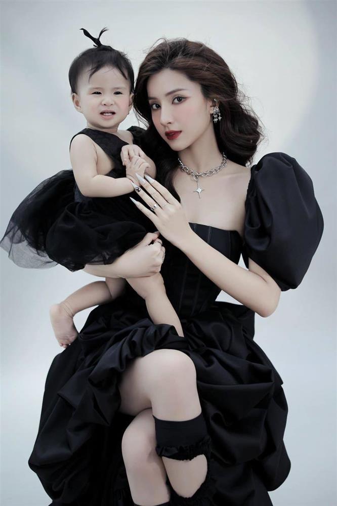 Touching goods from Hoa Minzy to Ngoc Trinh, is the mother of one child Thien An inferior?-1