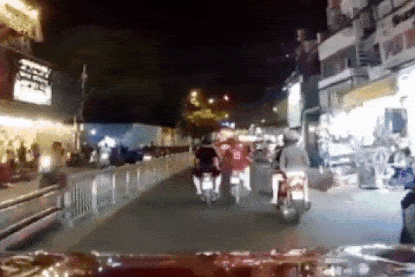 Clip: Lạng lách đánh võng, thanh niên ngã mài người xuống đường-1