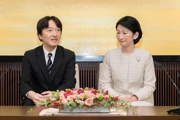 Gia đình cựu Công chúa Mako tiếp tục lao đao trước scandal mới-1
