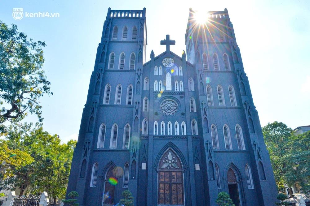 Phía Nhà thờ Lớn Hà Nội lên tiếng về lớp áo mới gây xôn xao-2