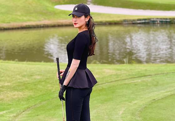 Thời trang sân golf như công nương châu Âu của Á hậu Huyền My-4